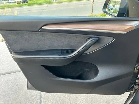 Used 2023 Tesla Model Y Long Range AWD/4WD image 9