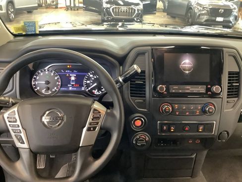 Used 2022 Nissan Titan SV AWD/4WD image 5