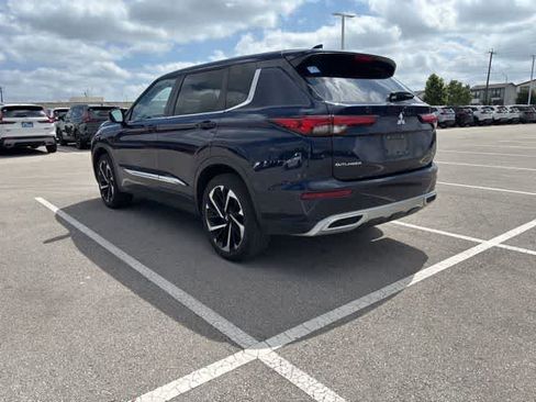 Used 2022 Mitsubishi Outlander SE FWD image 3