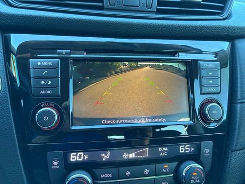 Used 2018 Nissan Rogue SV AWD/4WD image 30