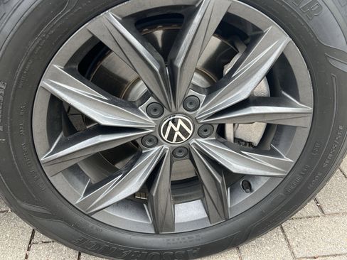 Certified 2023 Volkswagen Tiguan SE w/ Panoramic Sunroof Package image 12