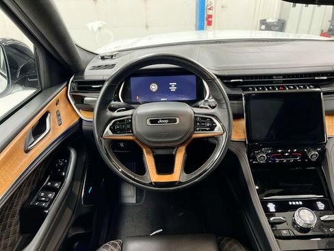 Used 2023 Jeep Grand Cherokee L Summit AWD/4WD image 11