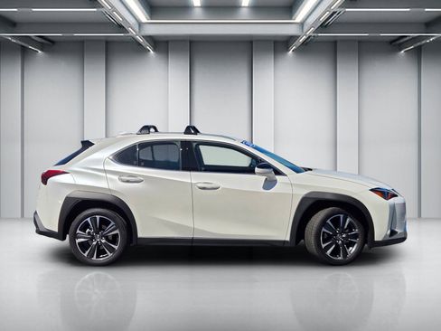 Certified 2025 Lexus UX 300h FWD w/ Accessory Package (Z2) image 3