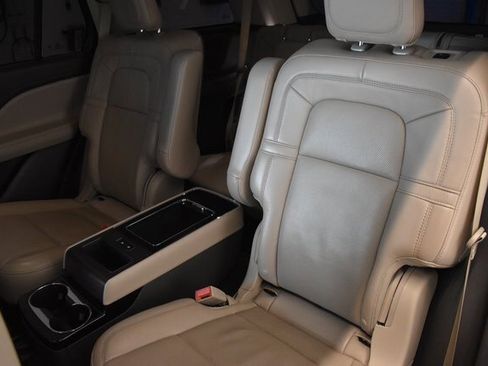Used 2021 Lincoln Aviator Reserve w/ Equipment Group 202A image 7