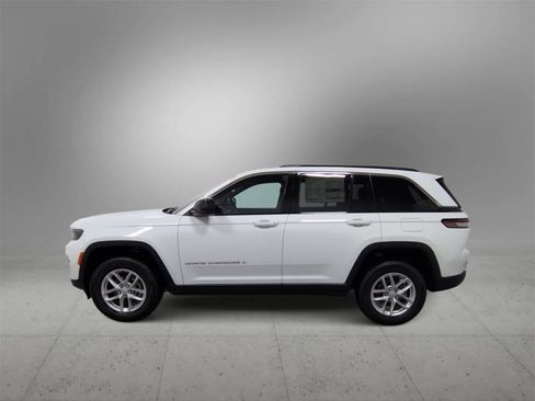 Used 2025 Jeep Grand Cherokee Laredo X w/ Luxury Tech Group I image 5