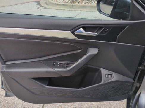 Used 2019 Volkswagen Jetta SE FWD image 21