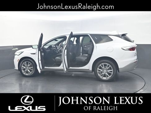 Used 2022 Buick Enclave Premium image 28
