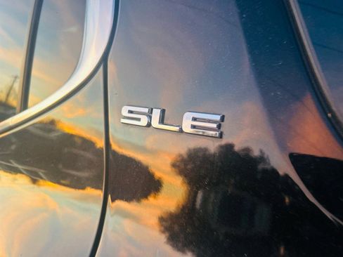 Used 2017 GMC Acadia SLE image 15