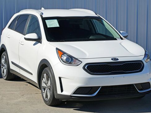 Used 2019 Kia Niro LX image 49
