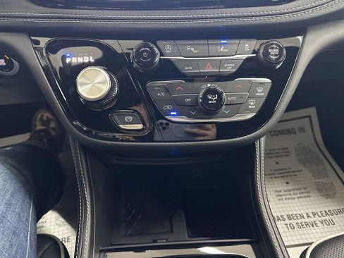 New 2026 Chrysler Pacifica Limited image 38