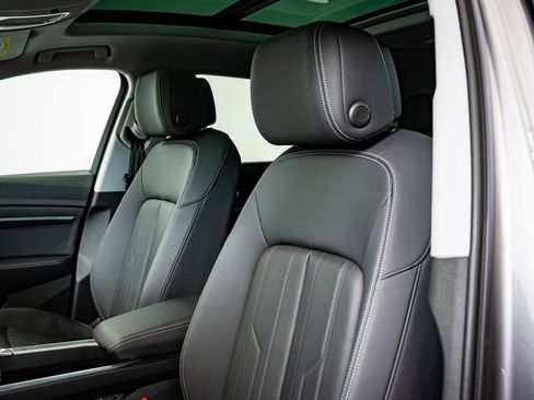 Used 2021 Audi e-tron Premium Plus w/ Premium Plus Package image 23