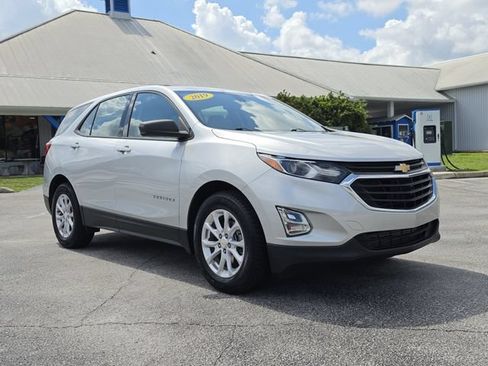 Used 2019 Chevrolet Equinox LS FWD image 2