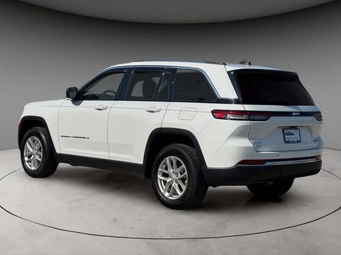 Used 2023 Jeep Grand Cherokee Laredo w/ Luxury Tech Group I AWD/4WD image 7