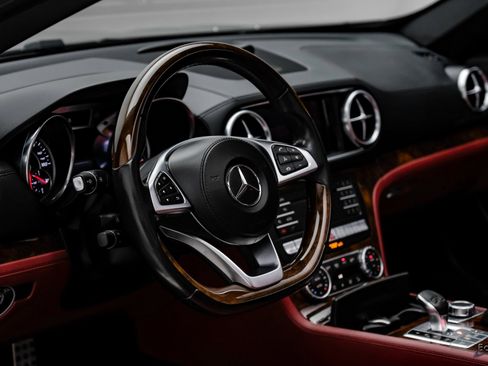 Used 2017 Mercedes-Benz SL 550 image 47