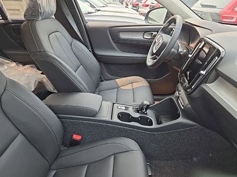 New 2026 Volvo XC40 B5 Core w/ Climate Package image 3