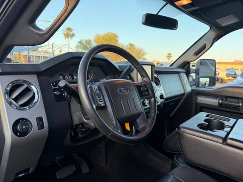 Used 2014 Ford F250 Lariat w/ Lariat Ultimate Package image 16