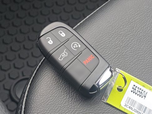 New 2025 Jeep Compass Latitude w/ Sun & Sound Group image 34