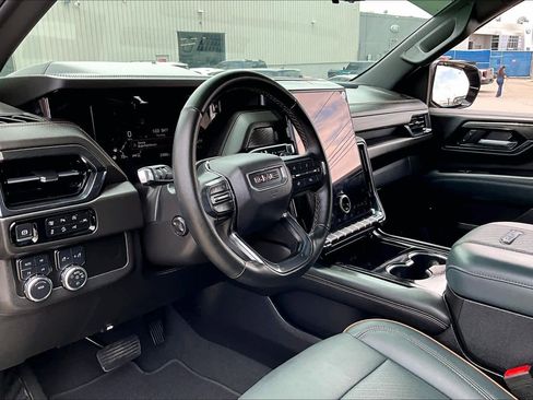 Used 2025 GMC Yukon XL AT4 w/ AT4 Premium Package AWD/4WD image 18