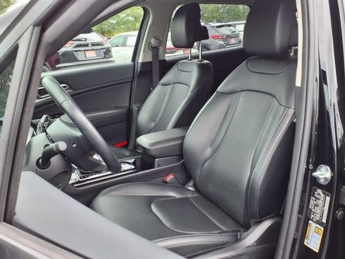 Used 2024 Kia Sportage EX image 3