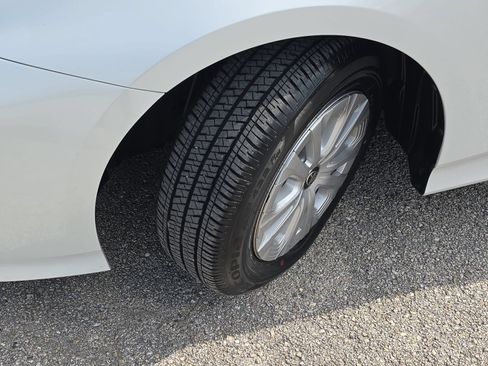 Used 2022 Toyota Prius L Eco FWD image 34