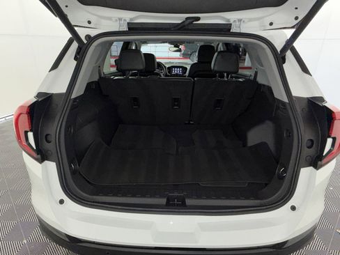 Used 2024 GMC Terrain SLT w/ Elevation Edition image 26