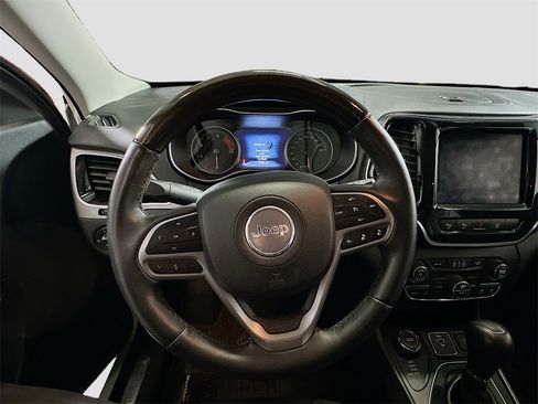 Used 2019 Jeep Cherokee Overland w/ Technology Group image 12