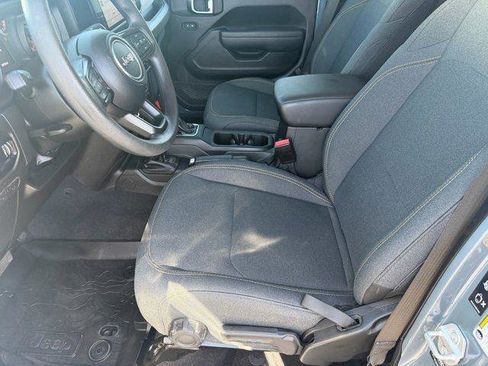 Used 2025 Jeep Gladiator Sport AWD/4WD image 15