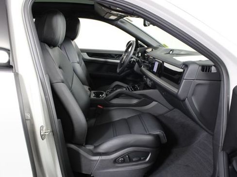 Certified 2026 Porsche Cayenne Coupe AWD/4WD image 25