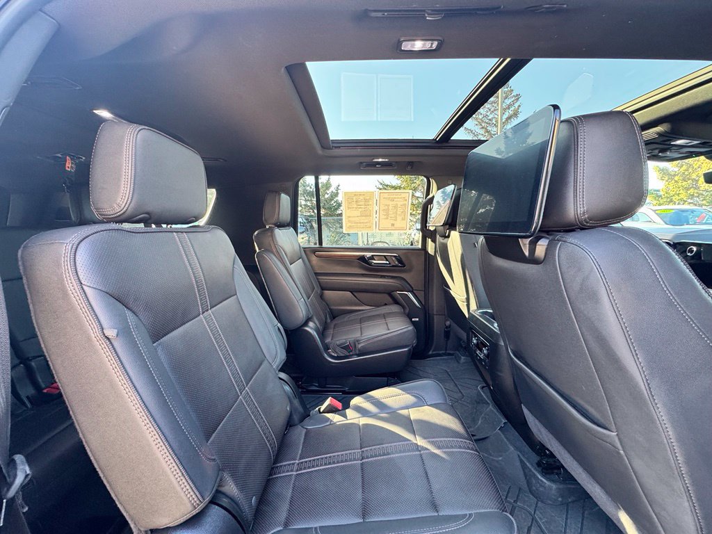 Used 2025 Chevrolet Suburban High Country AWD/4WD image 41