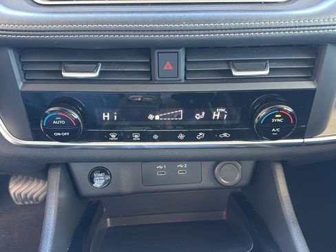 Used 2024 Nissan Rogue SV FWD image 30
