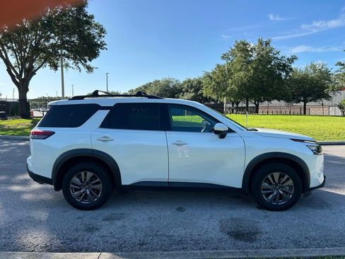 Used 2023 Nissan Pathfinder SV w/ SV Premium Package FWD image 7