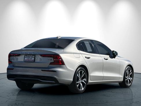 Used 2025 Volvo S60 B5 Core image 4