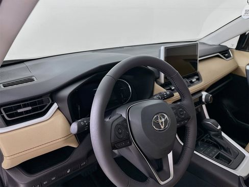 Used 2025 Toyota RAV4 XLE Premium image 10