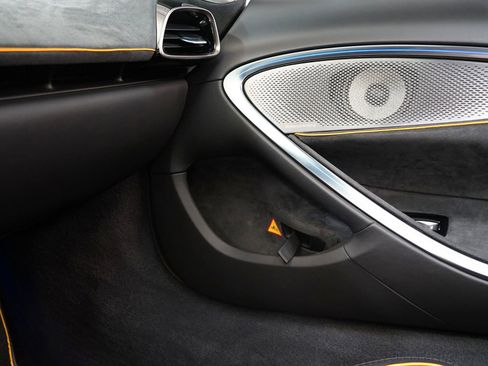 Used 2025 McLaren Artura Spider image 17