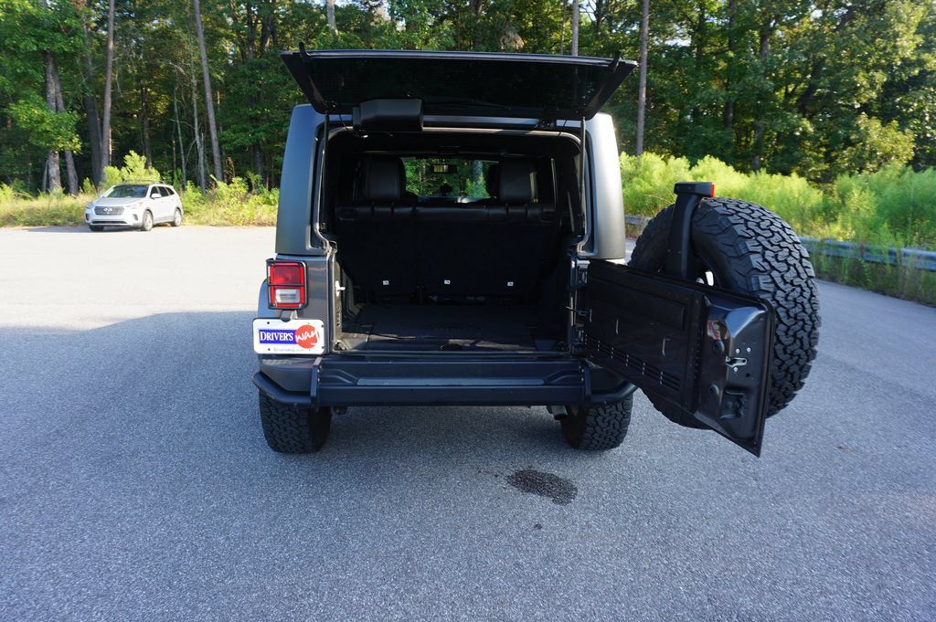 Used 2018 Jeep Wrangler Unlimited Sport AWD/4WD image 11