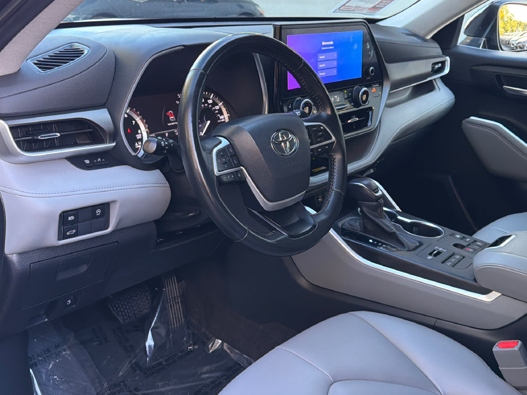 Used 2023 Toyota Highlander XLE AWD/4WD image 24