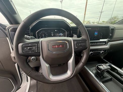 Used 2023 GMC Sierra 1500 SLT image 16