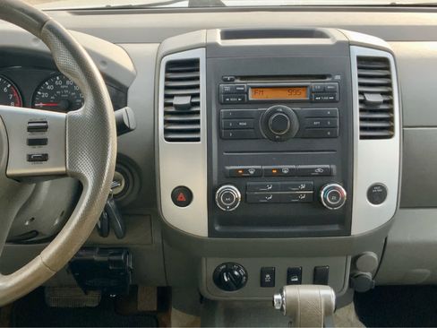 Used 2012 Nissan Frontier SV image 39