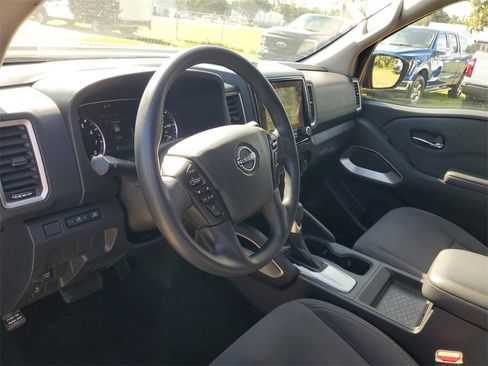 Used 2023 Nissan Frontier SV image 12