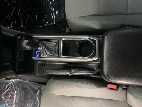 Used 2016 Toyota Tacoma SR5 w/ SR5 Appearance Package (SN) image 27