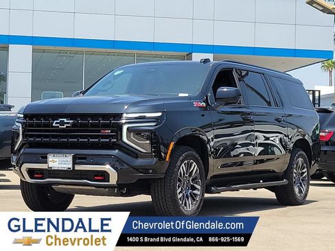 Certified 2025 Chevrolet Suburban Z71 AWD/4WD image 15