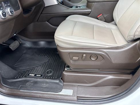 Used 2022 GMC Yukon SLT w/ SLT Premium Package image 24