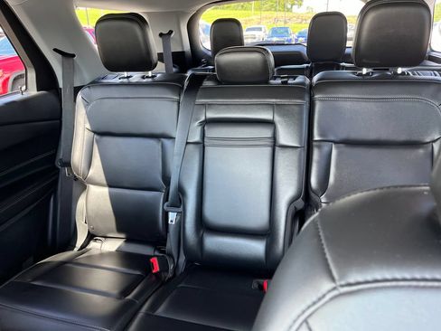 Used 2022 Ford Explorer XLT w/ Equipment Group 202A AWD/4WD image 15