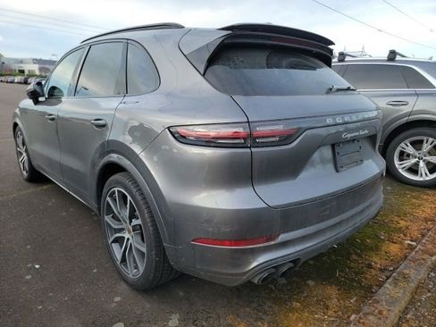 Used 2019 Porsche Cayenne Turbo image 3