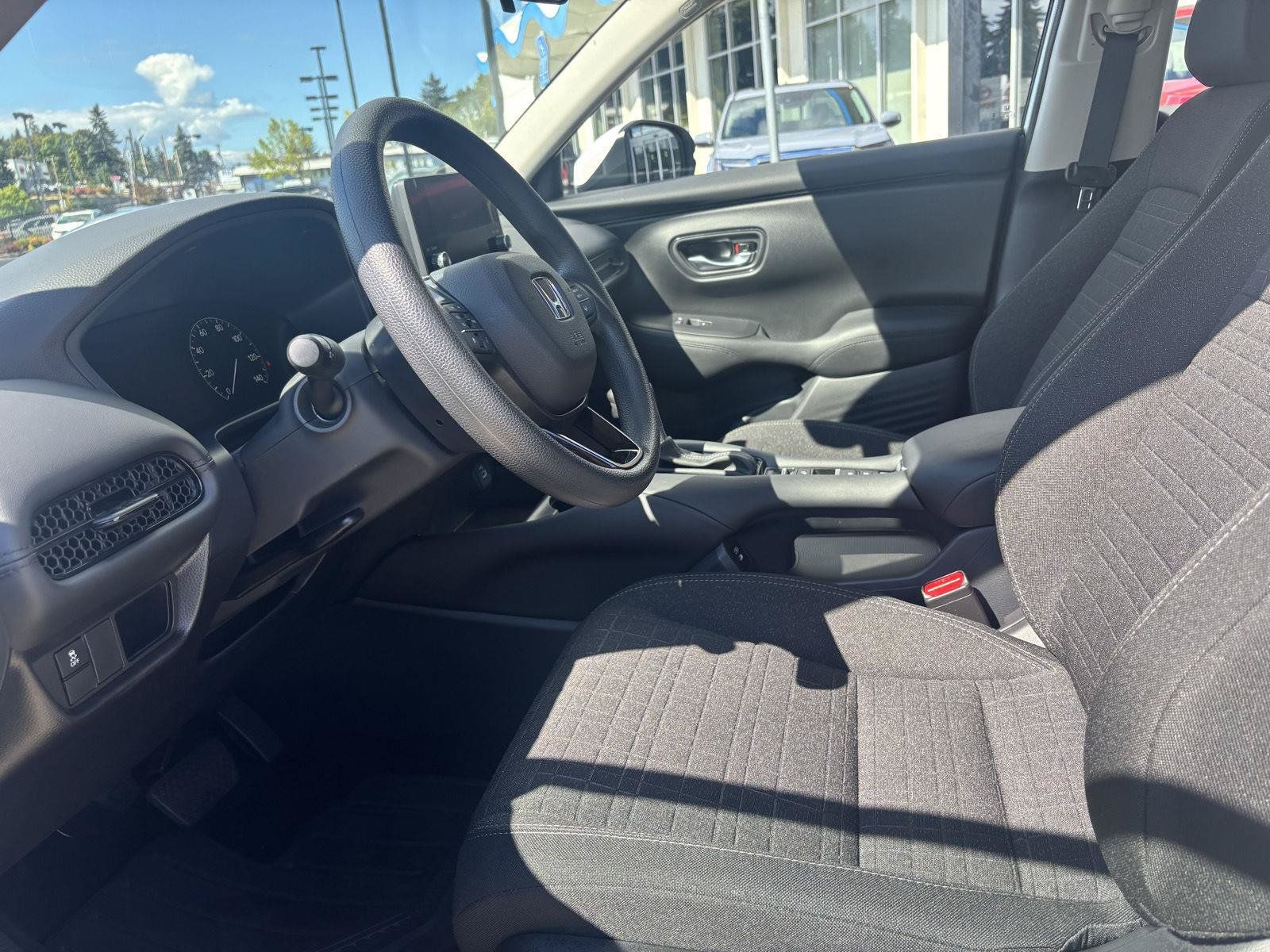 Used 2025 Honda HR-V LX image 7