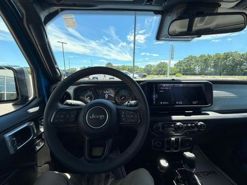 Used 2025 Jeep Wrangler Unlimited Sport AWD/4WD image 14