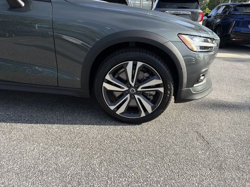 Used 2026 Volvo V60 B5 Cross Country Plus w/ Protection Package Premier AWD/4WD image 13