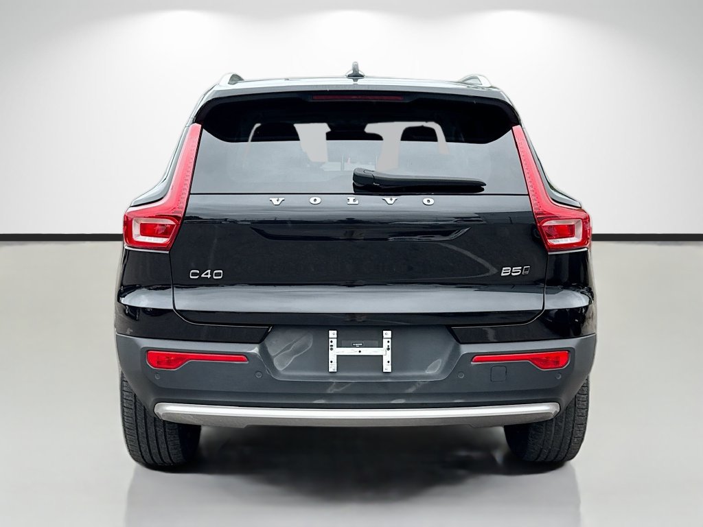 Used 2023 Volvo XC40 B5 Plus AWD/4WD image 4