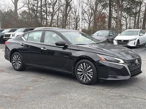 Certified 2023 Nissan Altima 2.5 SV w/ SV Premium Package image 2