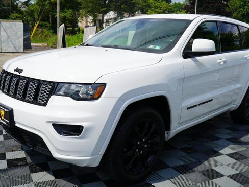 Used 2019 Jeep Grand Cherokee Altitude AWD/4WD image 15